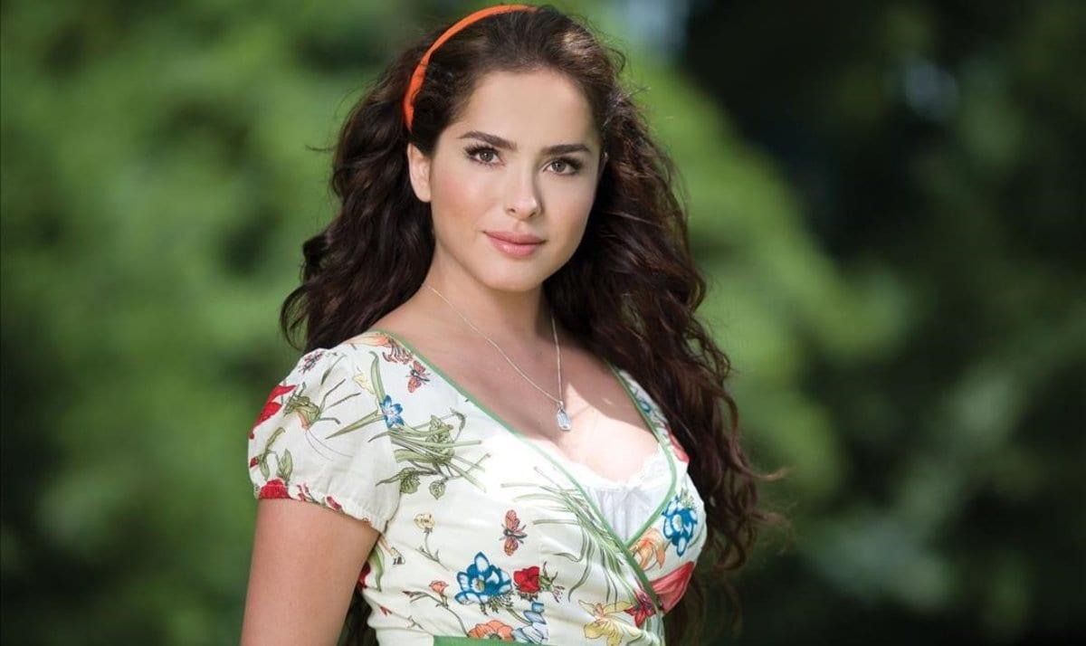 Imagen Principal de Nota: La actriz Danna García comparte las secuelas del coronavirus en su piel