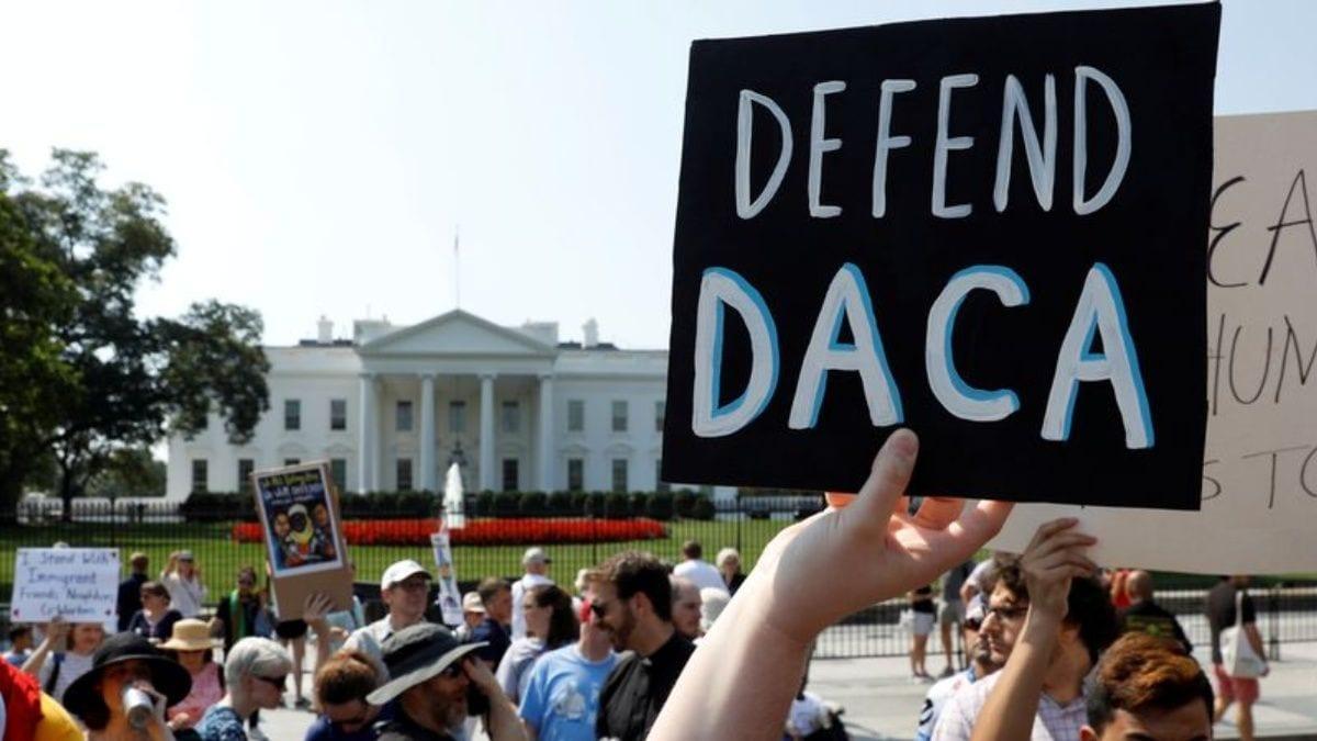 Imagen Principal de Nota: Migración: Corte Suprema de Estados Unidos frena intención de Trump de poner fin al DACA