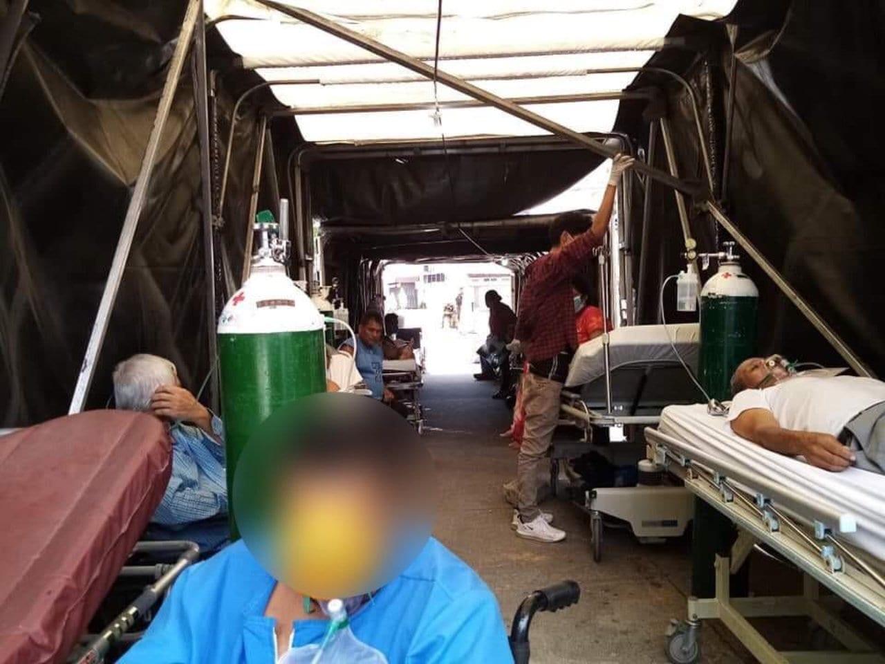 Imagen de Por un toldo sustituyen carpa de triaje en el Hospital Escuela para atender a pacientes covid-19