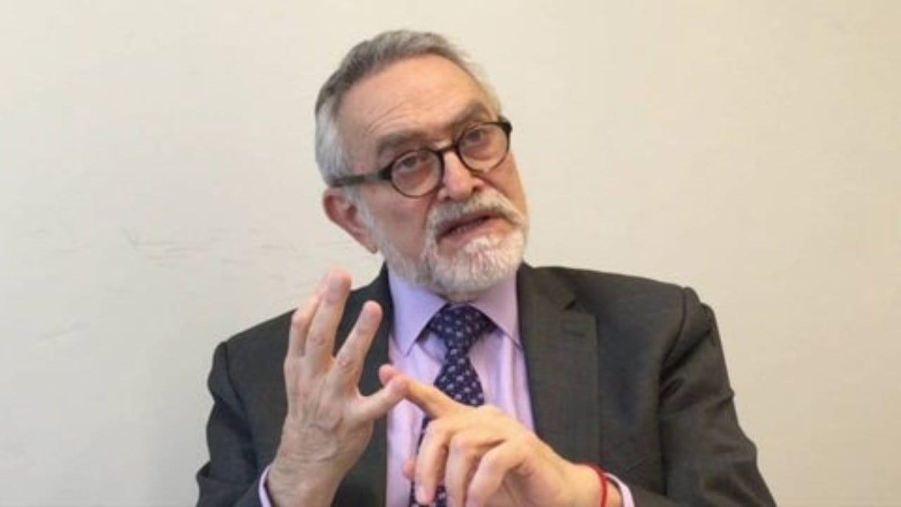 Imagen Principal de Nota: Sir Salvador Moncada recomienda a los hondureños no automedicarse ante cualquier síntoma de covid-19
