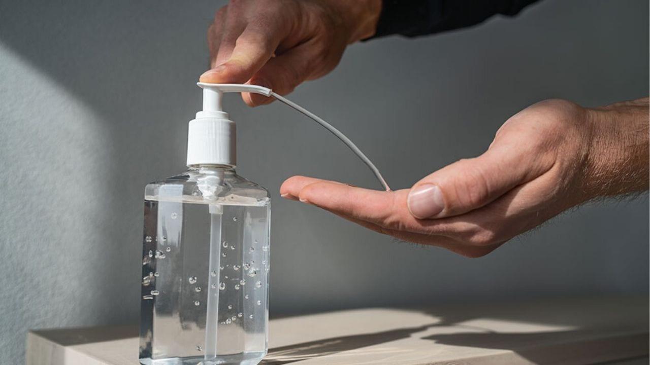 Imagen de Coronavirus: Detectan peligroso componente en geles antibacteriales