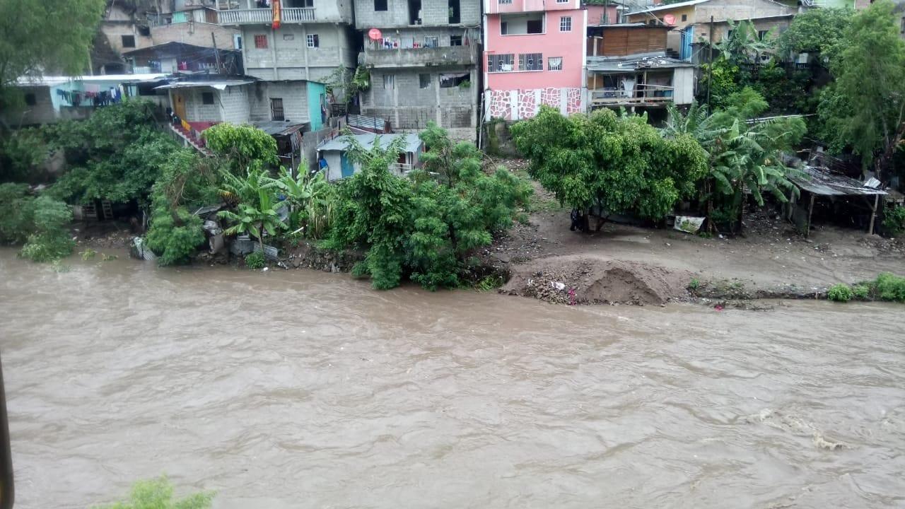 Imagen Principal de Nota: Nueva onda tropical dejará lluvias en la mayor parte de Honduras