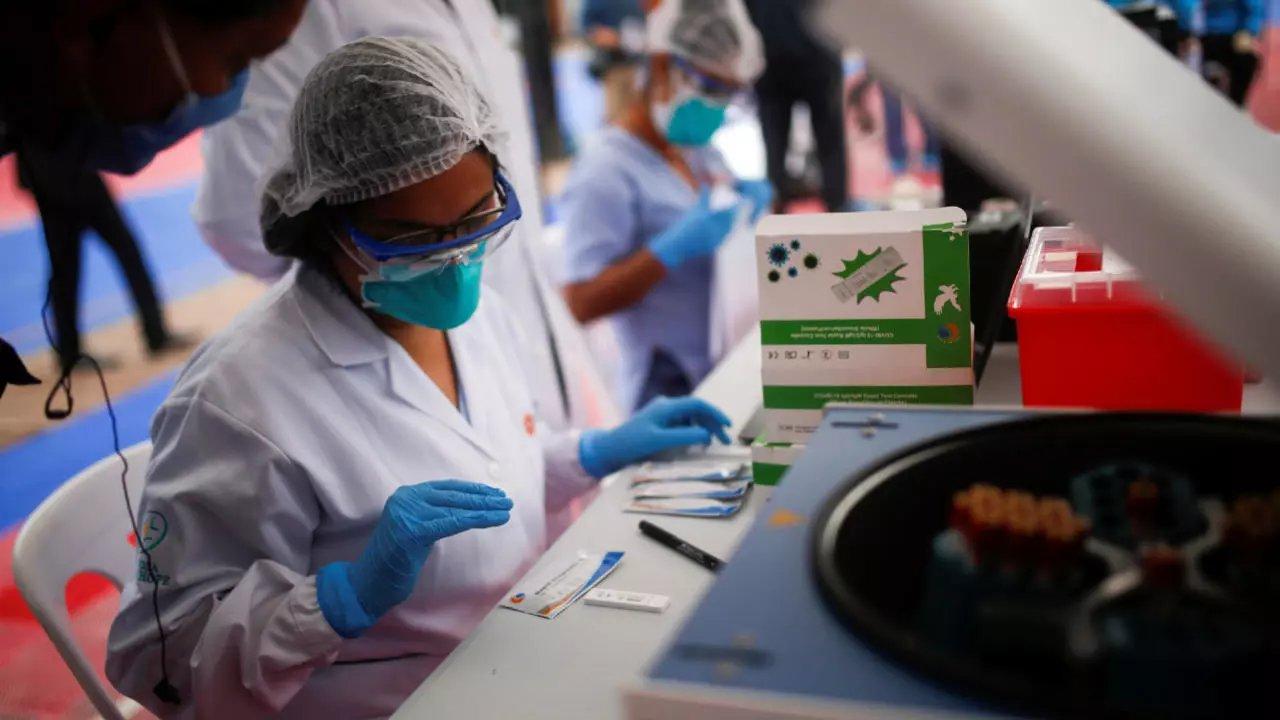 Imagen Principal de Nota: Más de mil empleados de la salud están contagiados de covid-19 en Honduras