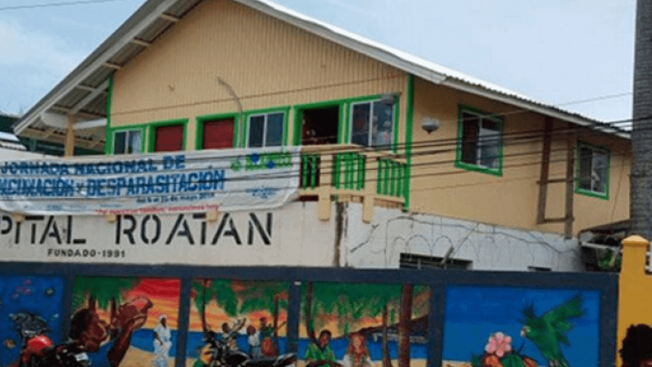 Imagen Principal de Nota: Personal médico de Roatán clama ayuda para enfrentar pandemia del  covid-19