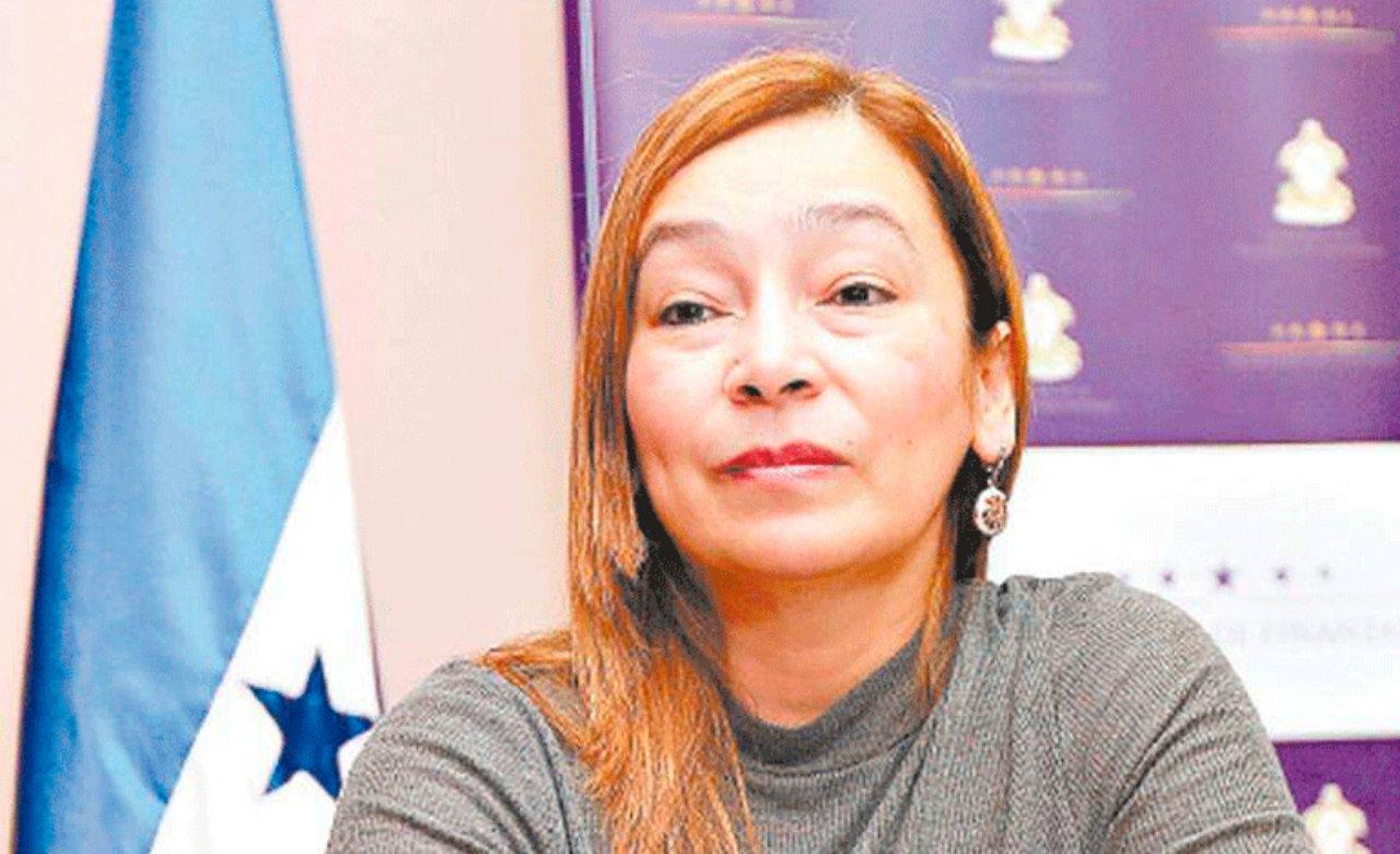 Imagen Principal de Nota: Desde compras de papel hasta horas extras serán suspendidas en instituciones del Estado como medidas de ahorro, anuncia Finanzas