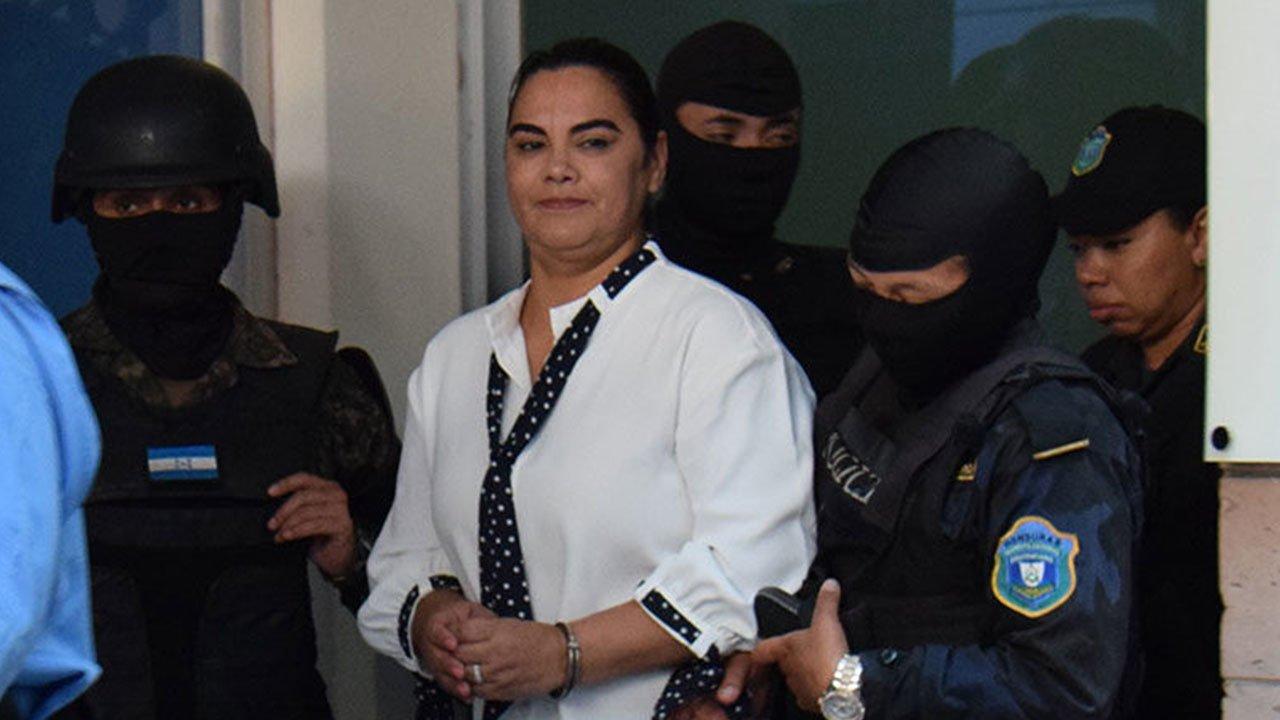 Imagen Principal de Nota: Ex primera dama Rosa Elena de Lobo se defenderá en libertad tras revocación de medida de prisión preventiva