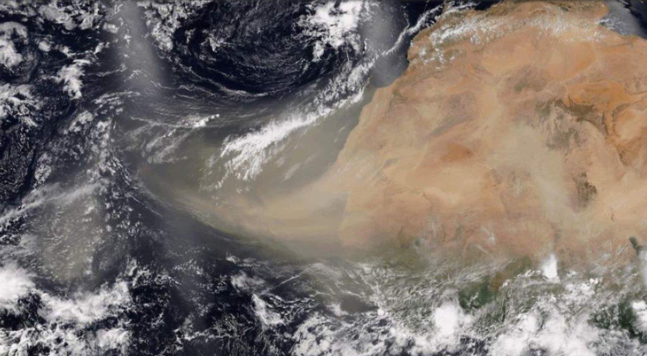 Imagen Principal de Nota: Nube de polvo del Sahara ingresó a  Honduras; estos son los cuidados que debes tener
