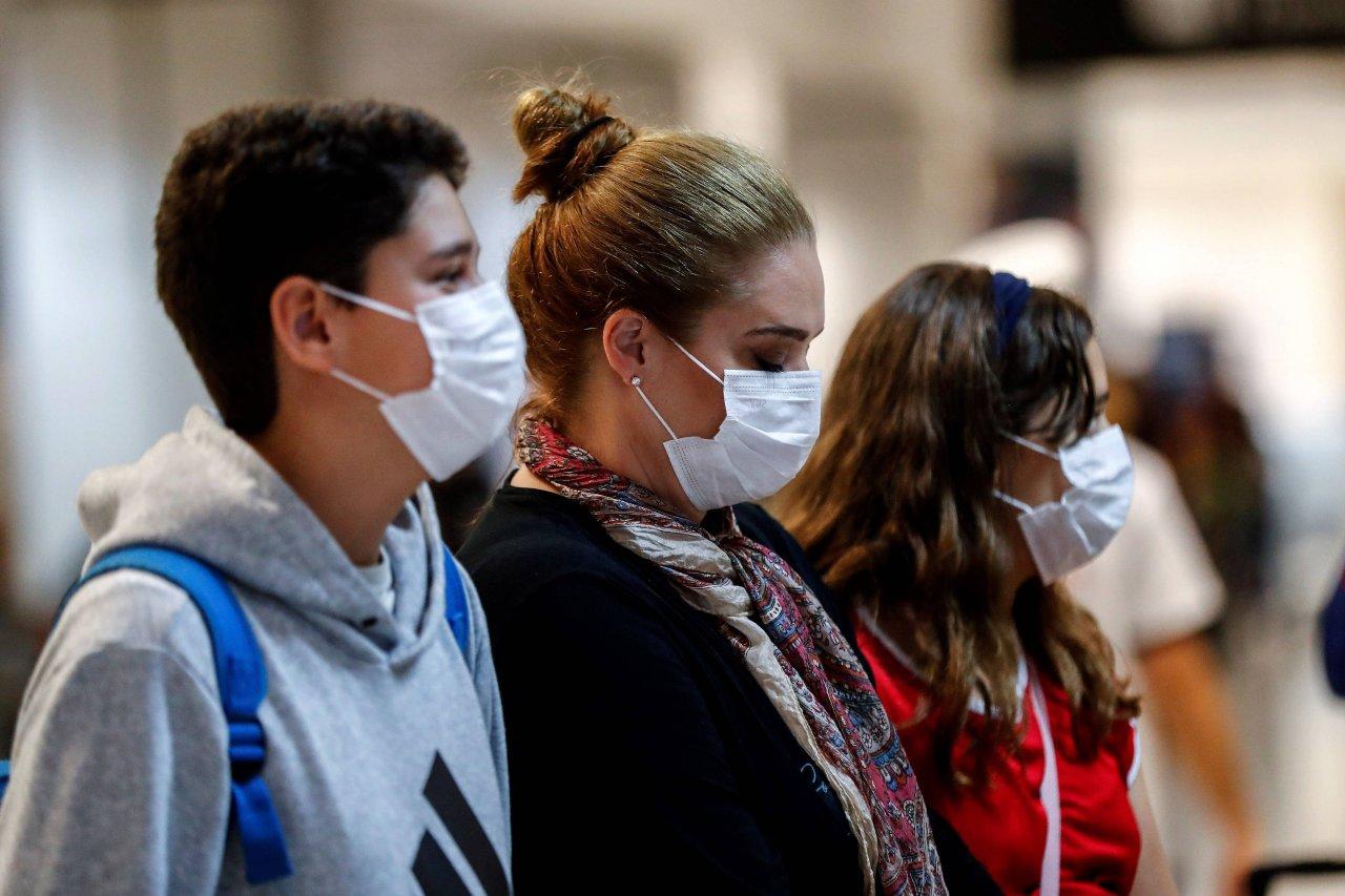 Imagen Principal de Nota: ¿Se debe dormir con mascarilla para evitar el covid? Esto revelan los médicos