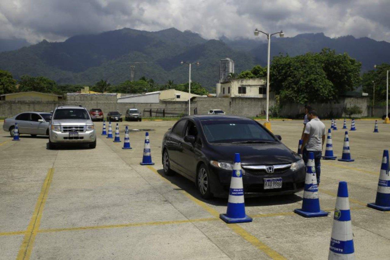 Imagen Principal de Nota: 3 pasos que debes cumplir para obtener tu licencia de conducir por primera vez en Honduras; mira aquí el vídeo