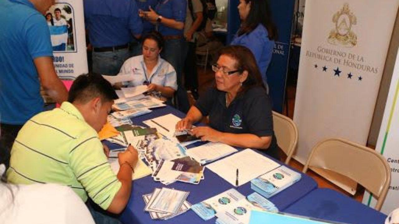 Imagen Principal de Nota: Secretaría de Trabajo solicita a hondureños hacer reservación en línea para ser atendidos