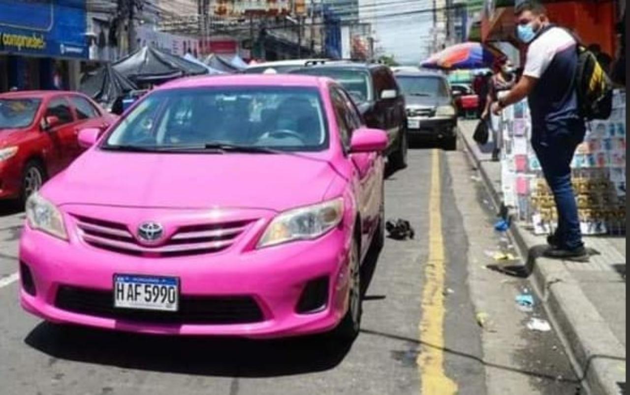 Imagen Principal de Nota: 'Sheula', la nueva línea de taxis conducida por mujeres en San Pedro Sula