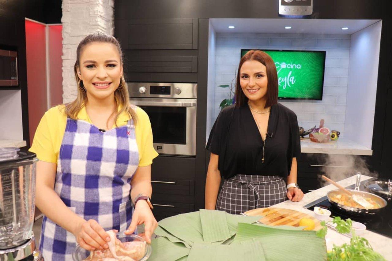 Imagen Principal de Nota: La cocina de Keyla te enseña a preparar un delicioso pollo envuelto en hoja de plátano y pollo con acelga