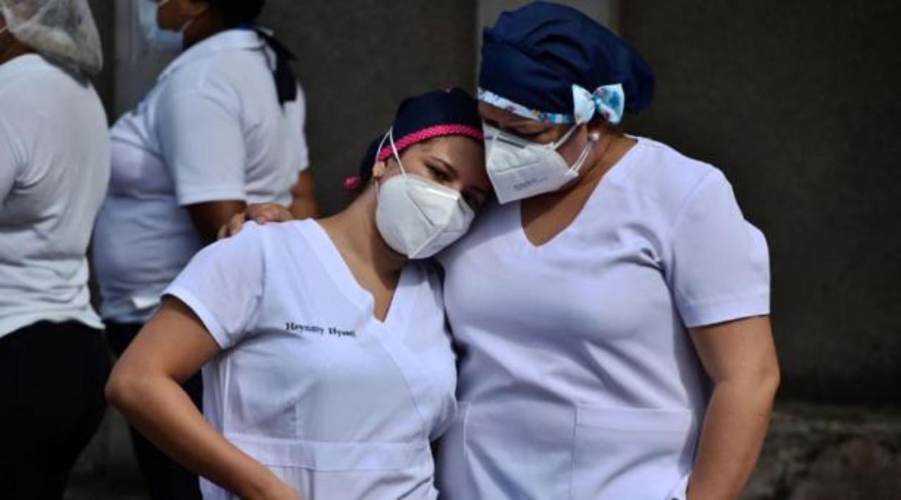 Imagen Principal de Nota: OMS advierte a países no acortar las dos semanas de cuarentena de personas 'potencialmente expuestas al covid'