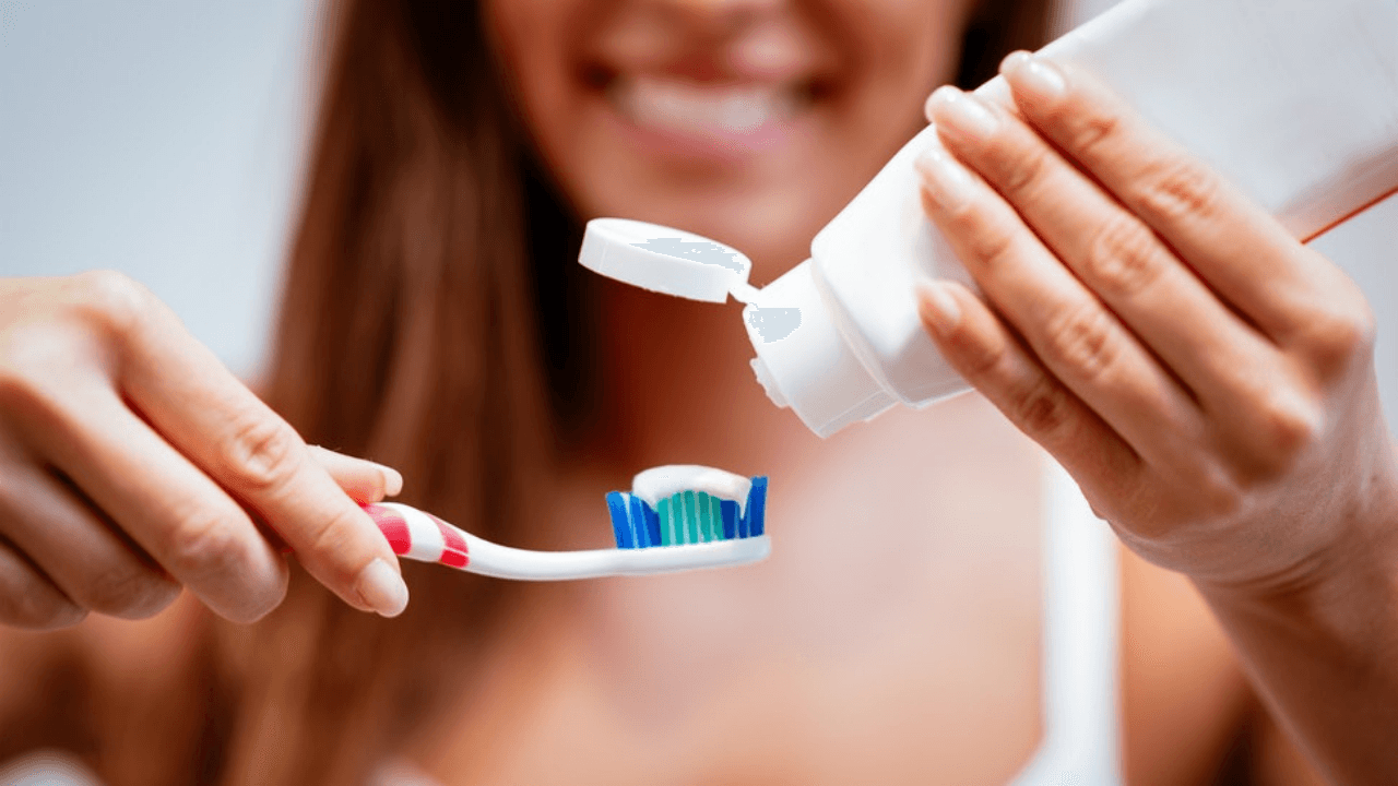 Imagen Principal de Nota: Esta forma de guardar el cepillo de dientes puede causarte un posible contagio de covid-19