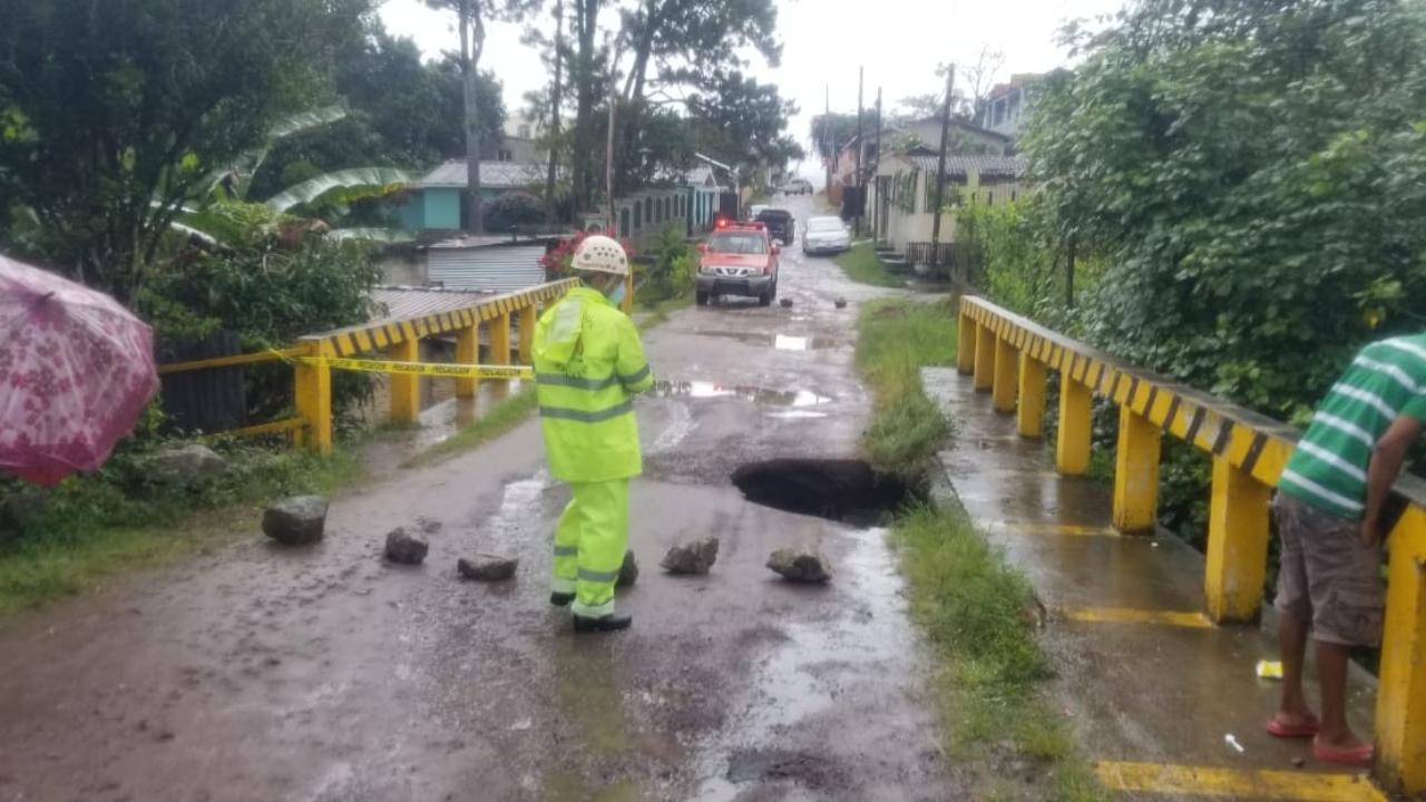 Imagen Principal de Nota: Alerta roja en todo el territorio hondureño por tormenta tropical Eta