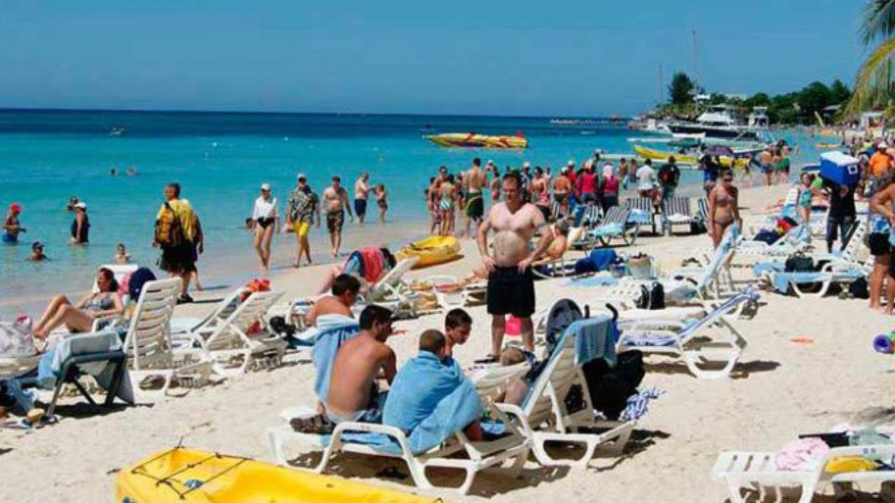 Imagen Principal de Nota: Suspendido el feriado morazánico en Honduras debido al huracán Eta