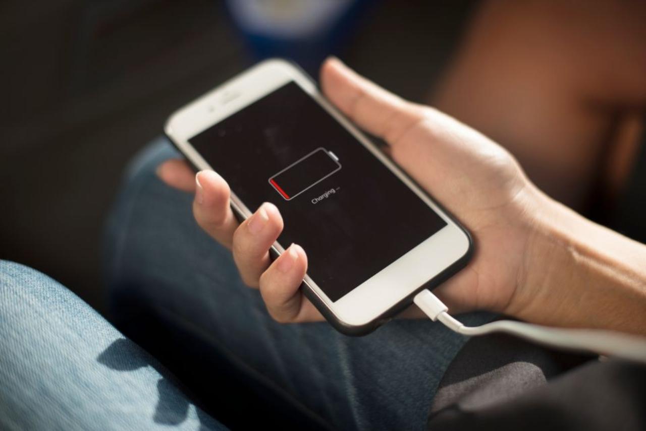 Imagen Principal de Nota: ¡Cuidado! Estos son los 5 pasos que debes evitar al cargar tu celular