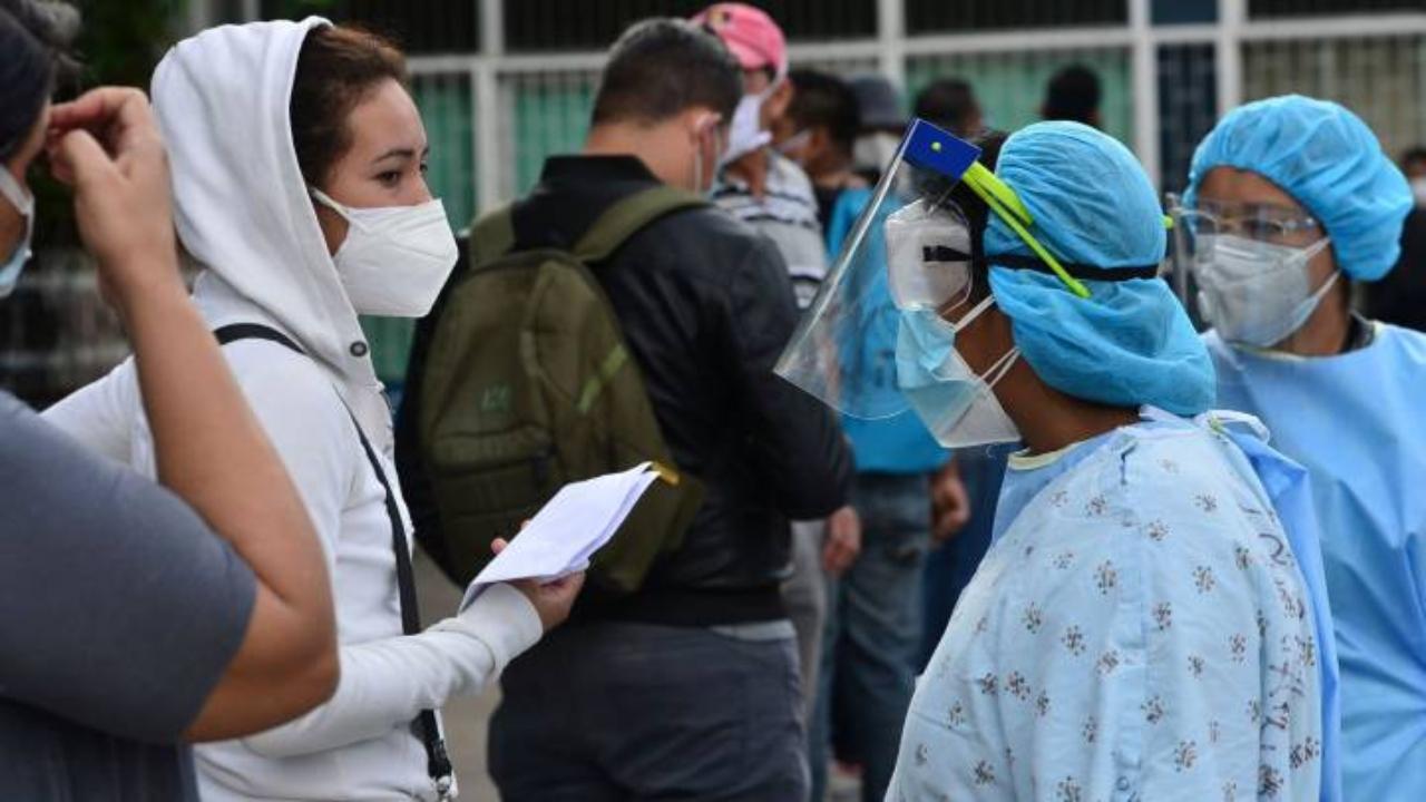 Imagen Principal de Nota: Médicos insisten en seguir con las medidas de bioseguidad durante la Navidad