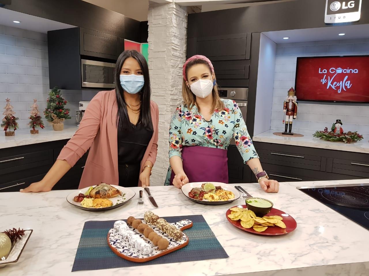 Imagen Principal de Nota: La chef Keyla Martínez  y Eunice López le dan la bienvenida a diciembre con una fácil receta pollo asado express