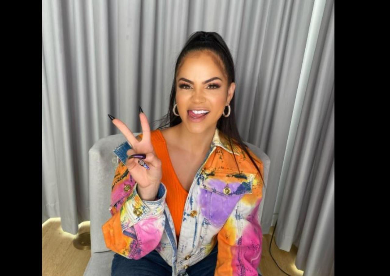 Imagen de Natti Natasha eleva la temperatura con foto frente al espejo y sin ropa interior