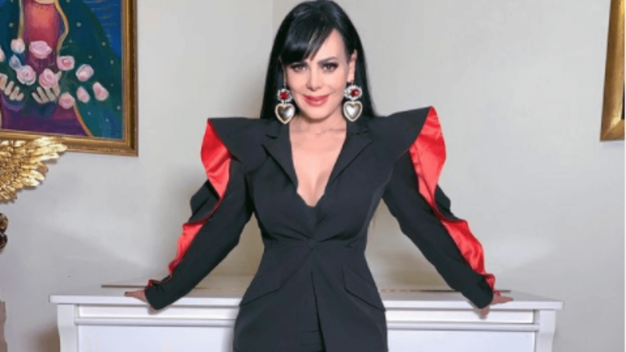 Imagen Principal de Nota: Maribel Guardia recibe diciembre y la época navideña con atrevidas fotografías