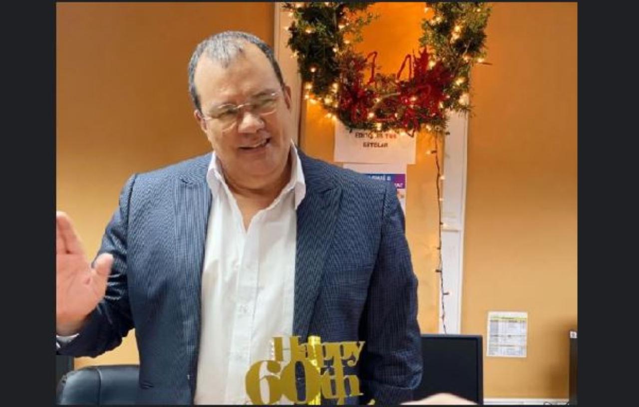 Imagen Principal de Nota: 'Hoy amanecí triste y no sé por qué, pero gracias por esta gran sorpresa': Así fue recibido Renato Álvarez en Frente a Frente en su cumpleaños