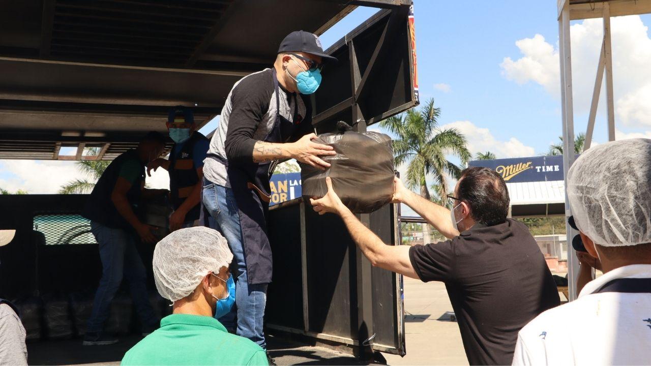 Imagen Principal de Nota: Culmina la jornada solidaria qué llevó 2,000 platos de comida diarios por casi un mes a más de 65,000 personas afectadas por las tormentas Eta e IOTA