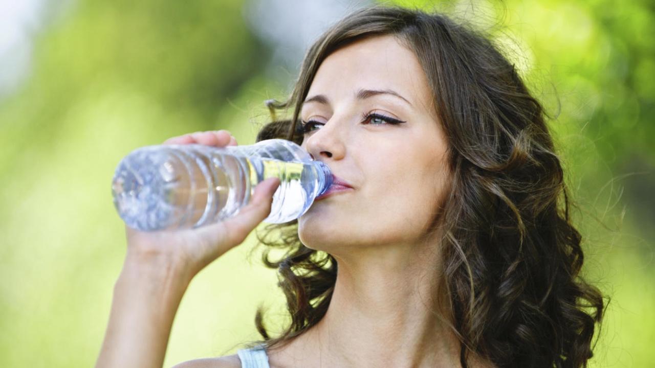 Imagen Principal de Nota: Las Mañanas del 5: ¿No te gusta tomar agua? Sigue estos sencillos tips