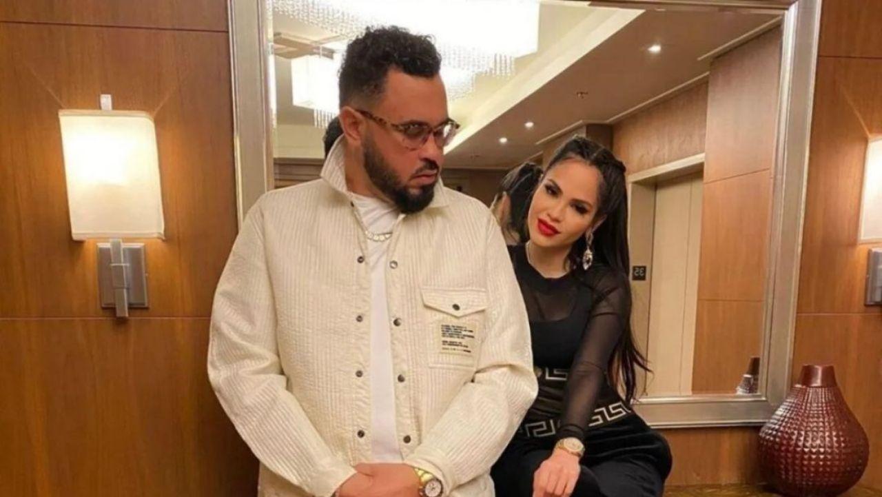 Imagen Principal de Nota: Con tremendo beso Natti Natasha y Raphy Pina confirman su romance. Mira el vídeo que despeja las dudas