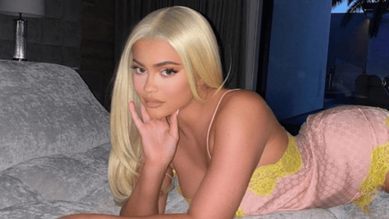 Imagen Principal de Nota: Kylie Jenner inicia el año con uno de sus bikinis más atrevidos