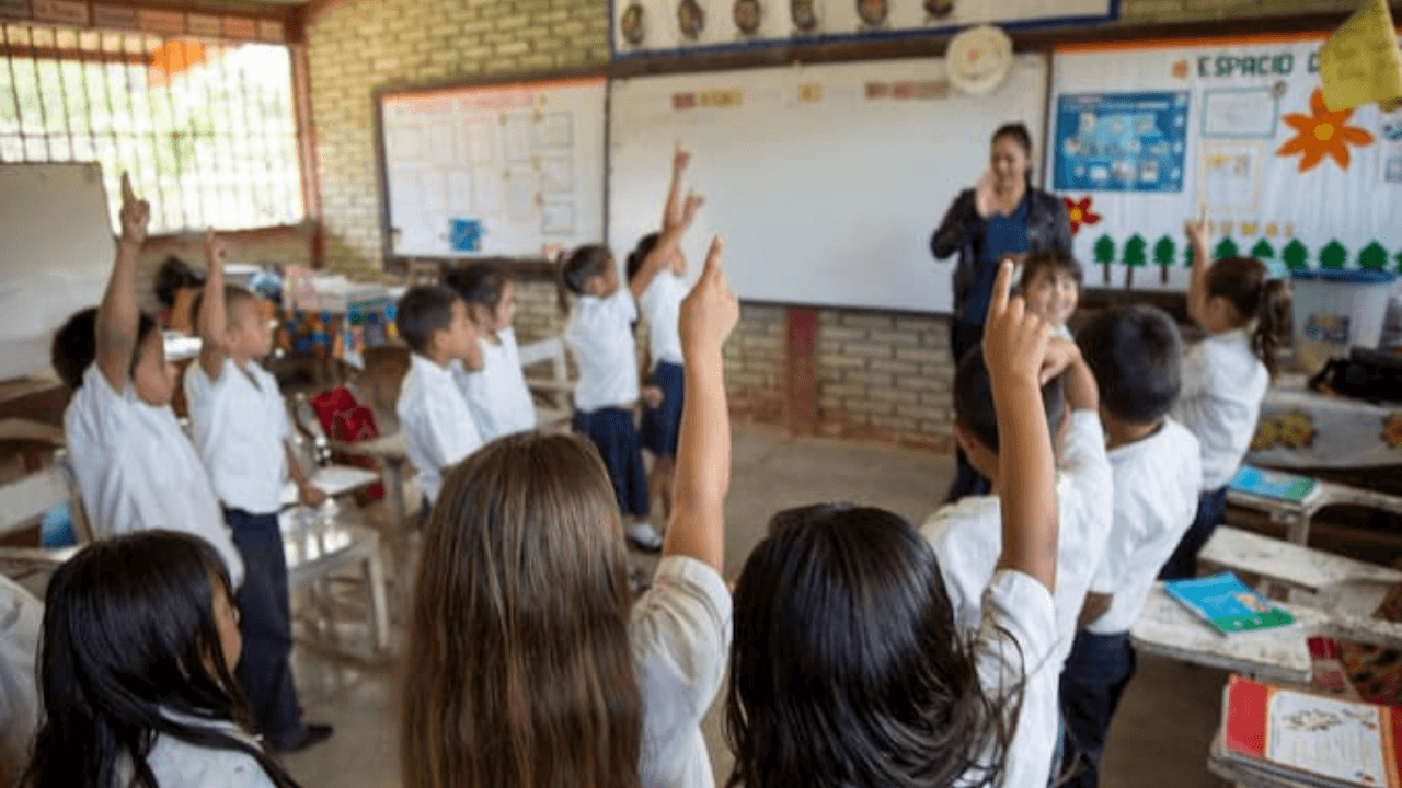 Imagen Principal de Nota: Frente a Frente: Arnaldo Bueso explica cómo será la nueva normalidad en la educación de Honduras