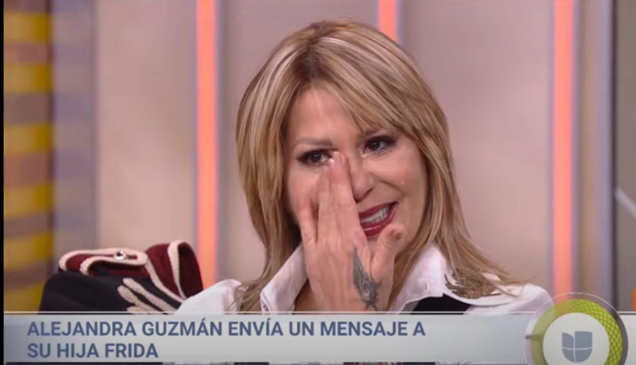 Imagen Principal de Nota: Entre lágrimas, Alejandra Guzmán le  envía emotivo mensaje  a su hija Frida Sofía y le hace una petición
