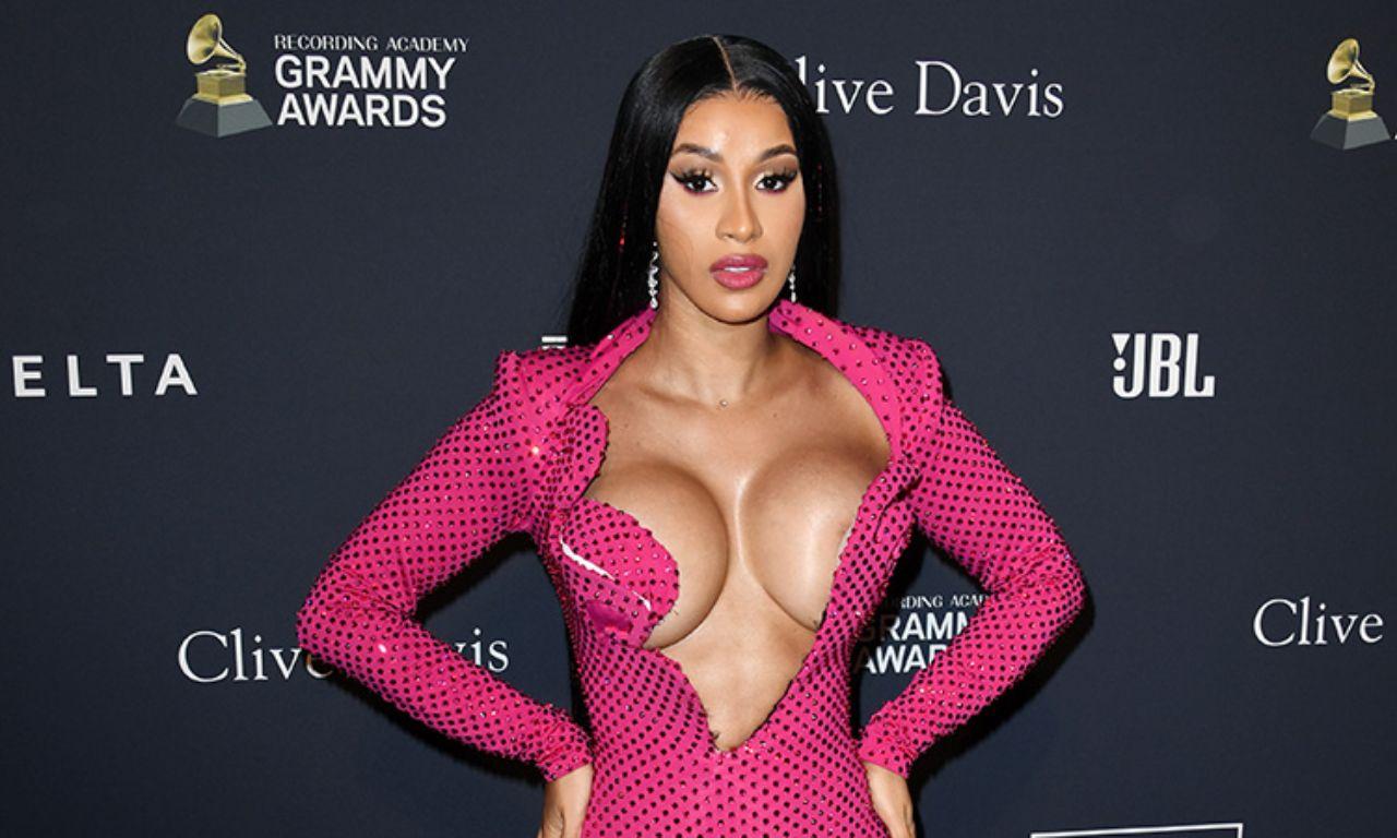Imagen Principal de Nota: Cardi B alborota las redes tras lucir un micro bikini, ¡mira las imágenes!