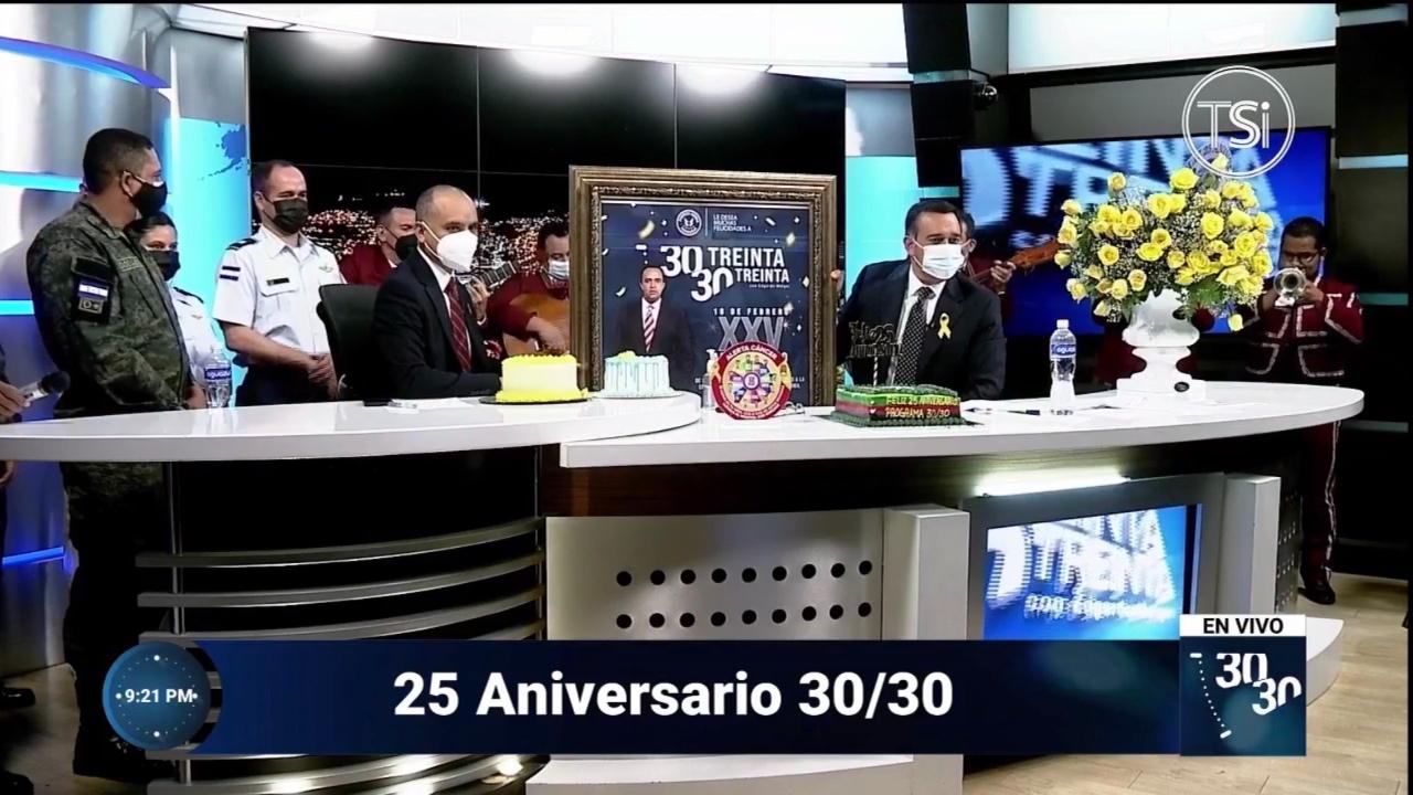 Imagen de Con mariachis sorprenden a Edgardo Melgar por el aniversario 25 de 30/30