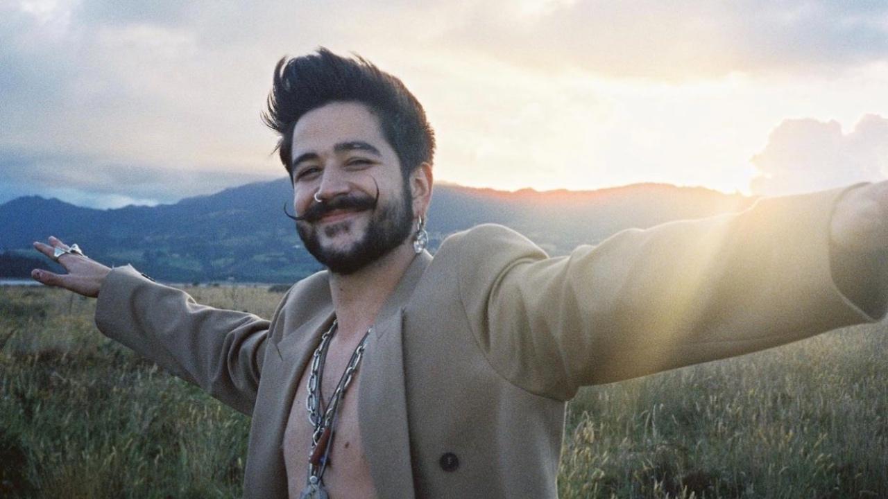Imagen Principal de Nota: Así cantó el ´Camilo hondureño´ la canción  ‘Vida de rico’
