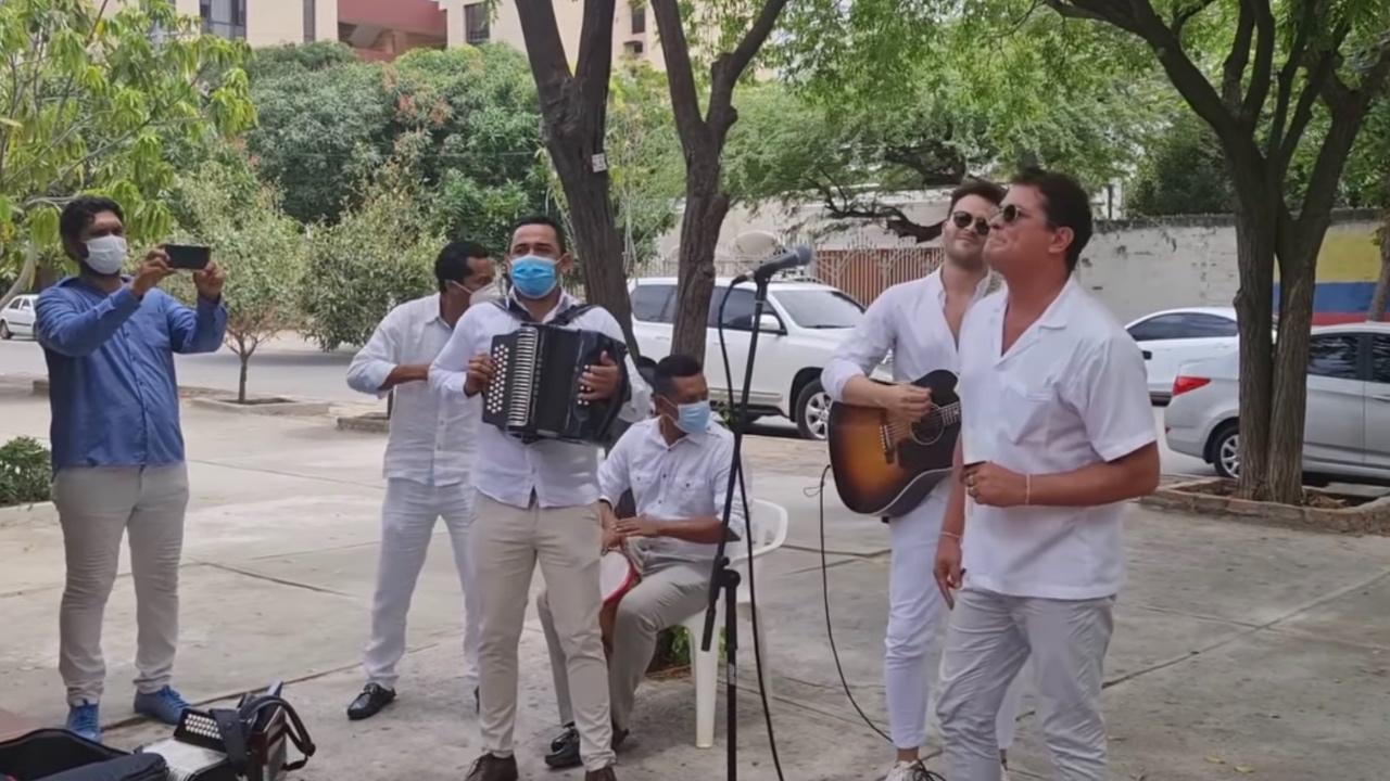 Imagen Principal de Nota: Falleció el papá de Carlos Vives y lo despidió con la primera canción que él le enseñó