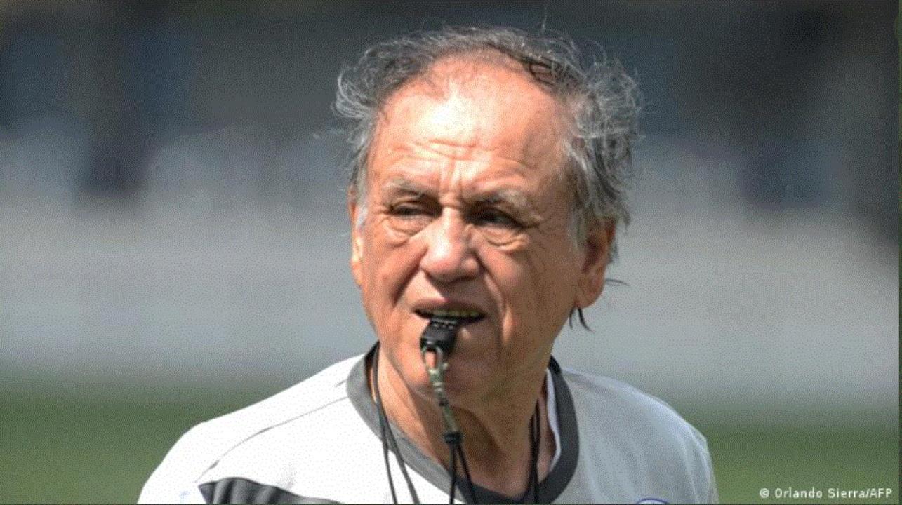 Imagen de En medio de cantos y emotivas palabras despiden a Chelato Uclés con todos los honores