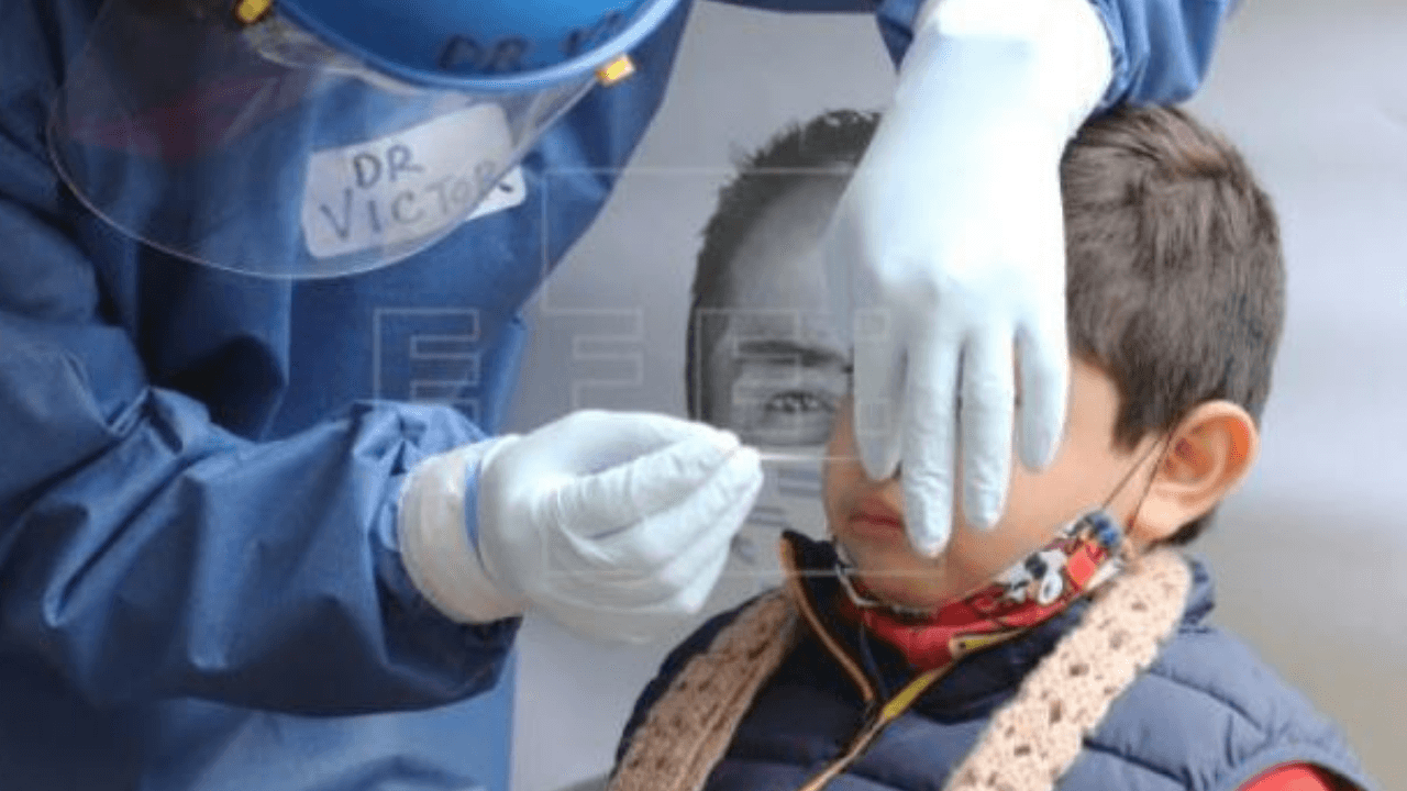 Imagen Principal de Nota: Niños en cuidados intensivos por covid: pediatras hondureños alarmados ante aumento de hospitalización de menores