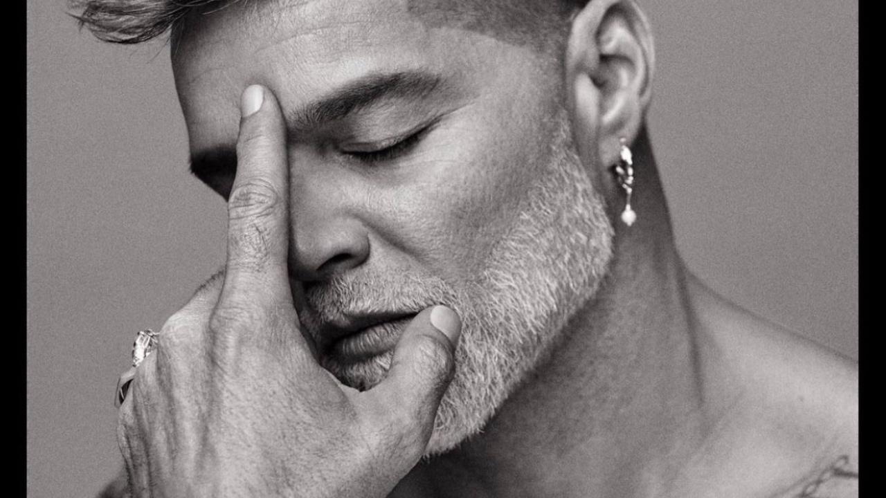 Imagen Principal de Nota: Tildan de 'ridículo' a Ricky Martin por su nuevo look con tacones a sus 49 años de edad