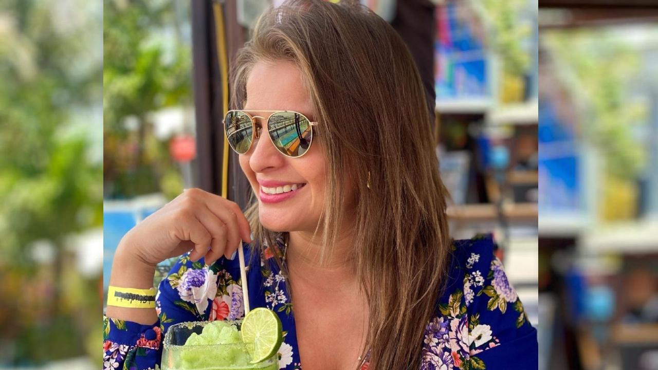 Imagen Principal de Nota: Cristina Rodríguez disfruta de sus vacaciones adornando las playas de Roatán