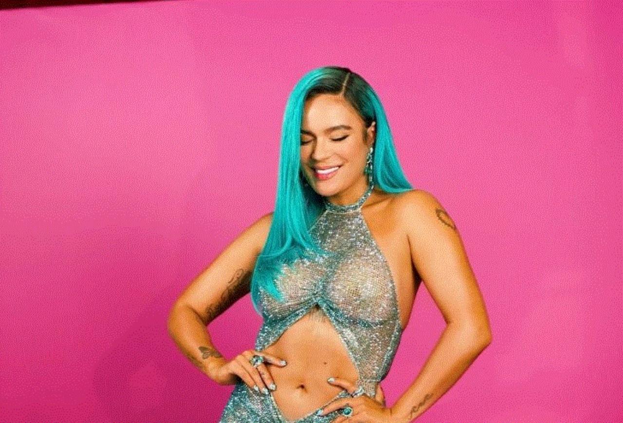 Imagen Principal de Nota: Karol G llegó en vestido transparente a los Billboard Music Awards 2021 y fue la sensación