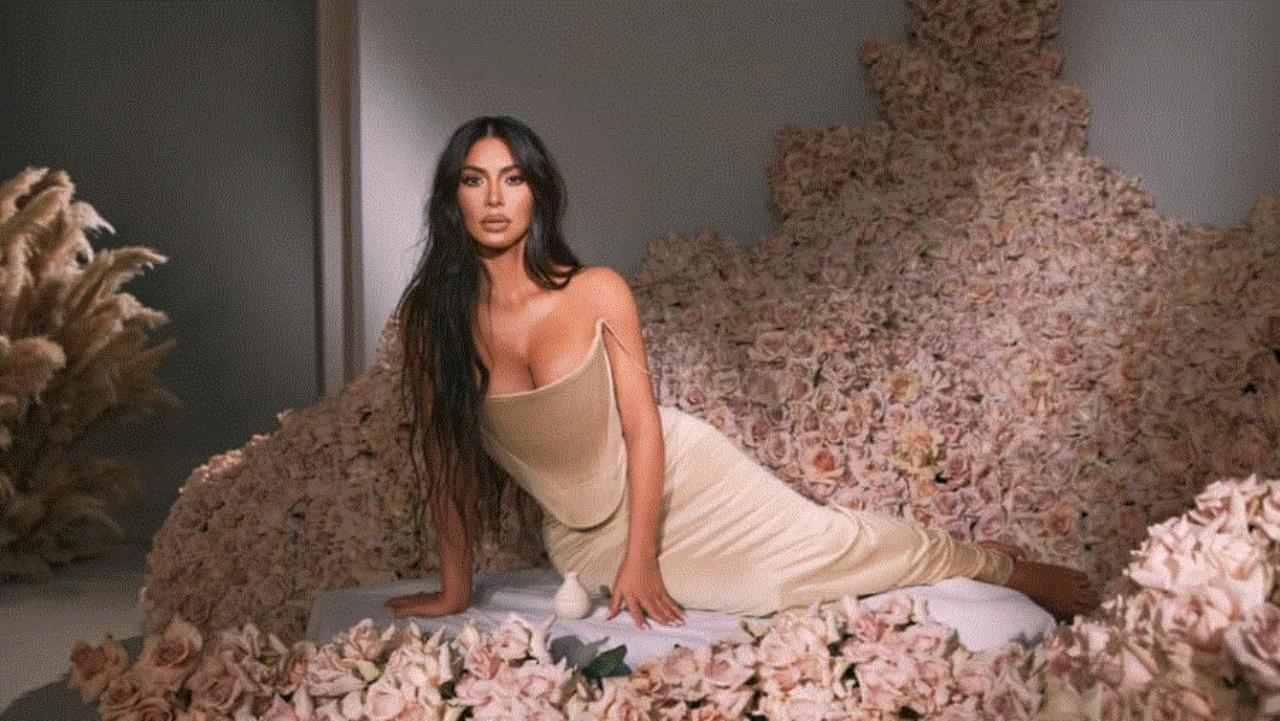 Imagen Principal de Nota: ¿Kim Kardashian abusó del Photoshop? Mira la foto en la que no le aparece un dedo del pie