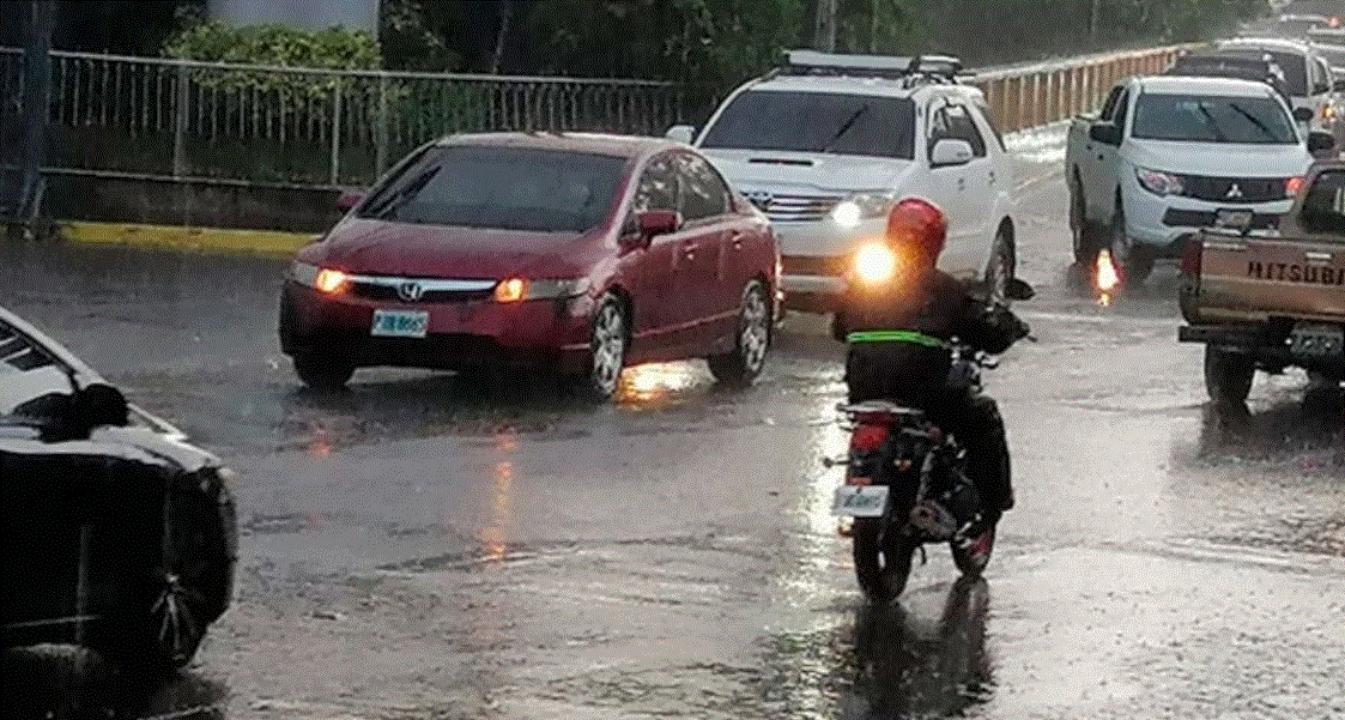 Imagen Principal de Nota: Lluvias con actividad eléctrica afectarán estás regiones de Honduras a partir de este  sábado 1 de mayo