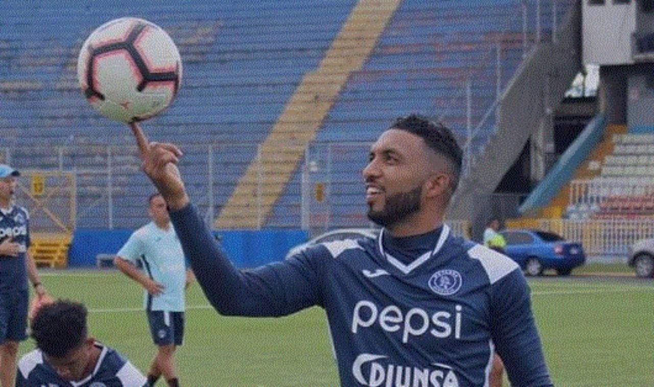 Imagen Principal de Nota: Con emotivo mensaje Reinieri Mayorquín se despidió de Motagua