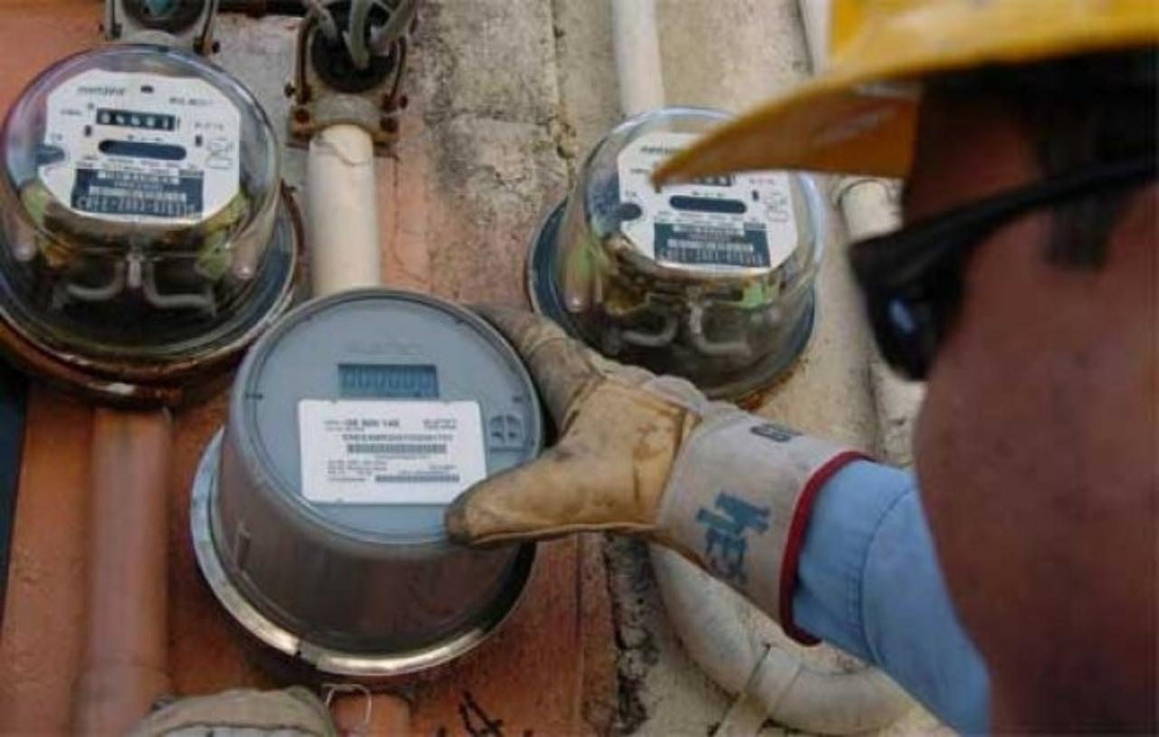 Imagen Principal de Nota: Piden a hondureños no cambiar a contador digital ante polémica por medidores de EEH que siguen funcionando aún sin luz