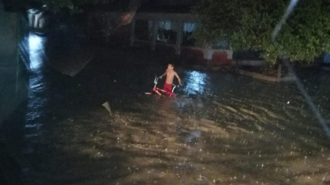 Imagen Principal de Nota: ¡Alerta! autoridades solicitan desalojar estas zonas de Honduras ante los riesgos por las lluvias