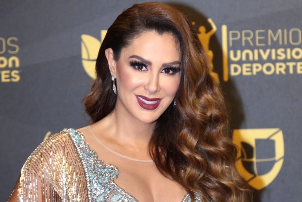 Imagen Principal de Nota: Ninel Conde bailando en diminuto bikini es el video de moda en TikTok, ¿ya lo viste?
