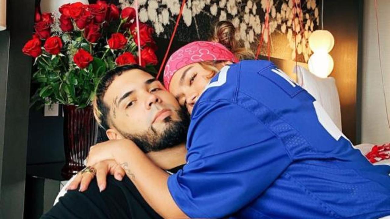 Imagen Principal de Nota: Karol G y Anuel AA reviven sospechas de ser nuevamente pareja tras salir juntos en Miami