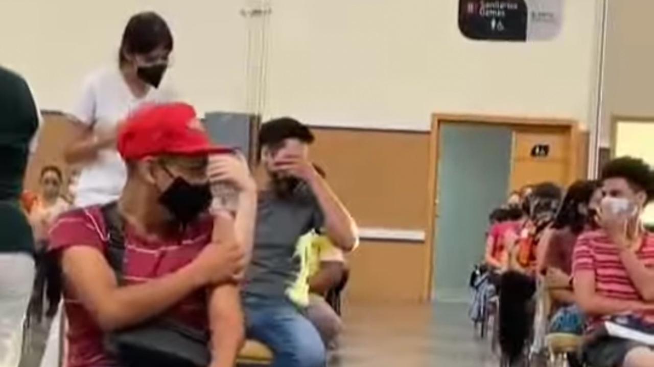 Imagen Principal de Nota: Hombre se viralizó tras graciosa reacción en el momento de aplicarse la vacuna contra el covid