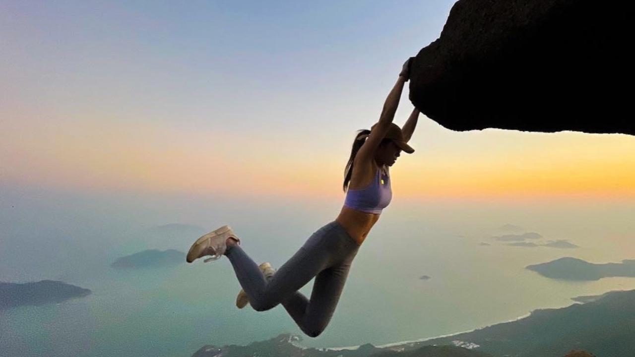 Imagen Principal de Nota: Influencer muere al caer de una cascada  mientras intentaba tomarse fotografías